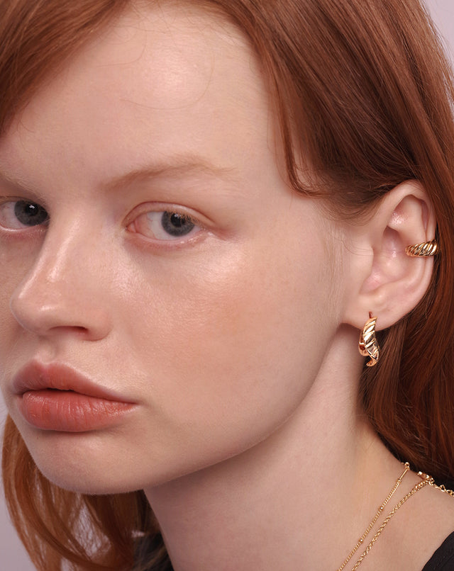 Symmetrical Earrings With Golden Ribbon