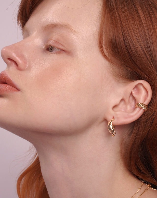 Symmetrical Earrings With Golden Ribbon