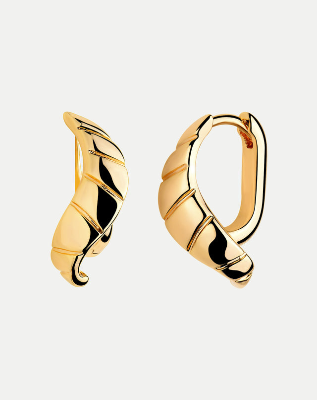 Symmetrical Earrings With Golden Ribbon